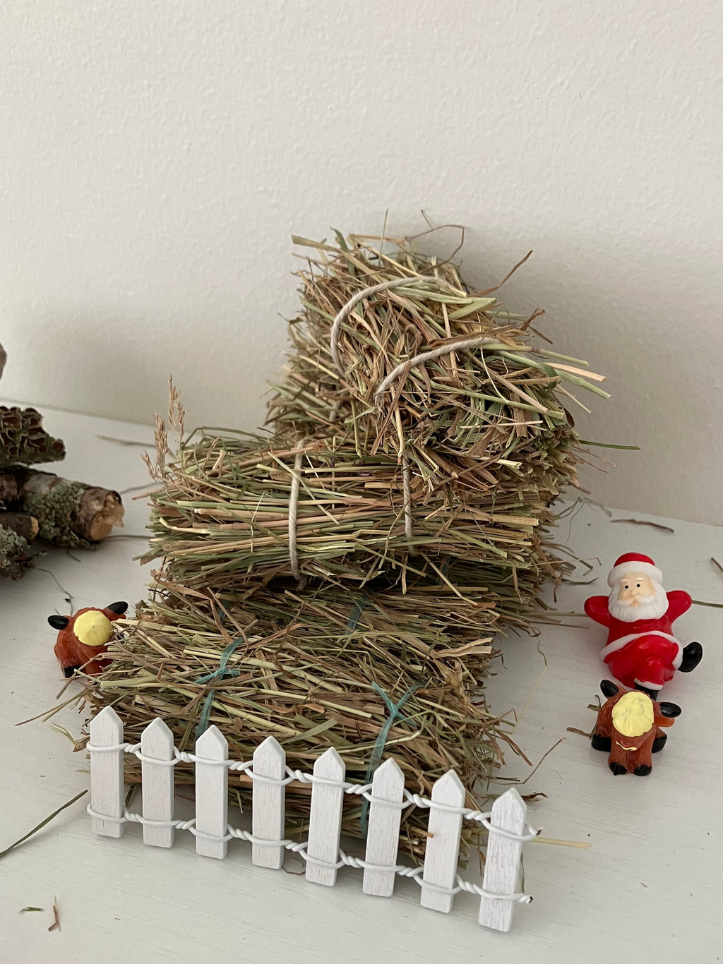 Miniature haybales for miniature environment / dolls houses (outdoor)