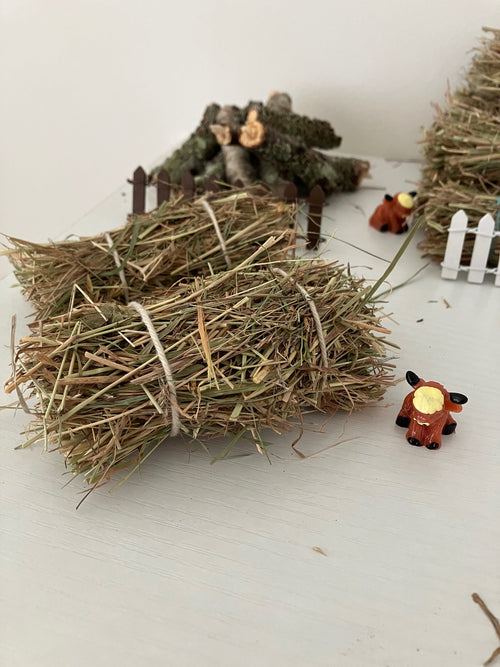 Jumbo size miniature haybales for miniature environment / dolls houses (outdoor)