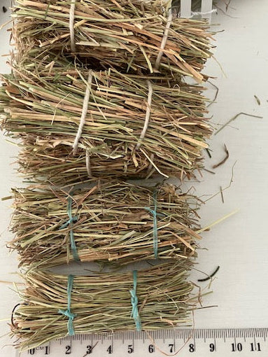 Miniature haybales for miniature environment / dolls houses (outdoor)